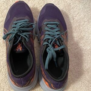 Asics size 7 trail running shoes. Purple & orange.